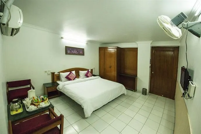 V International By Oyo Room - Image 1