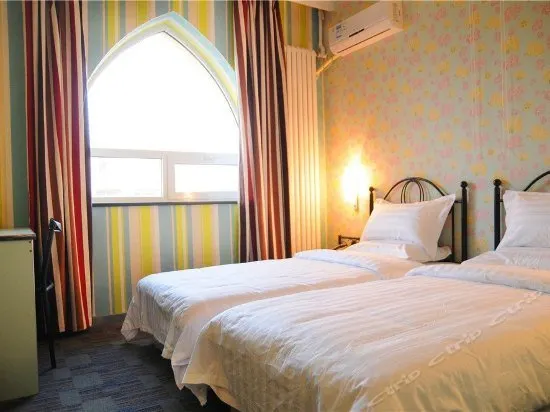 Wantong Holiday Hotel - Image 1