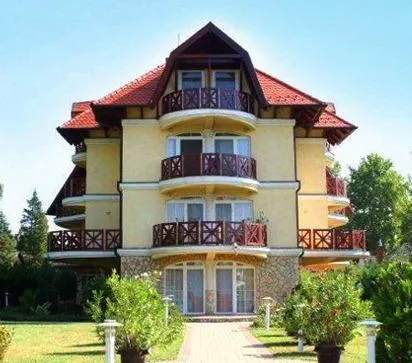 Lelle Park Apartmanhaz - Image 1