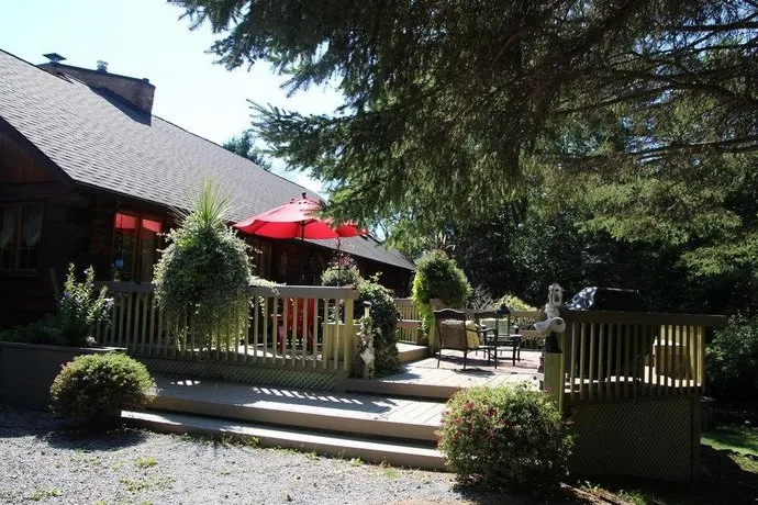 Jewel on the Hill Bed & Breakfast - Image 1