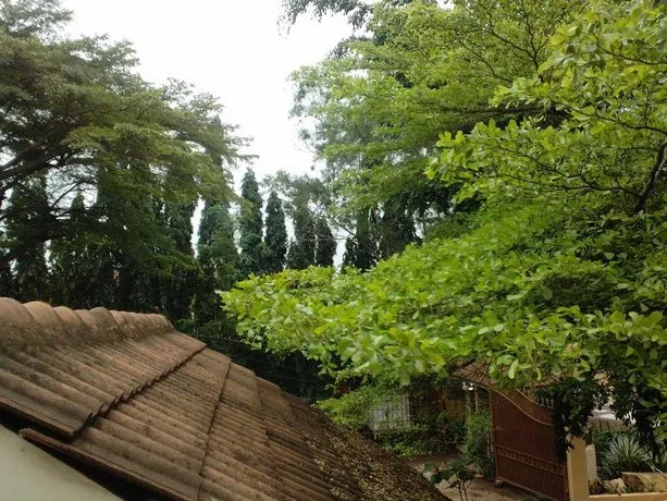 Suma Court Hotel - Image 1