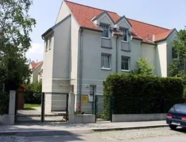 Quilters Home Vienna - Image 1