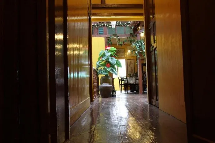 Vintage House - Image 1