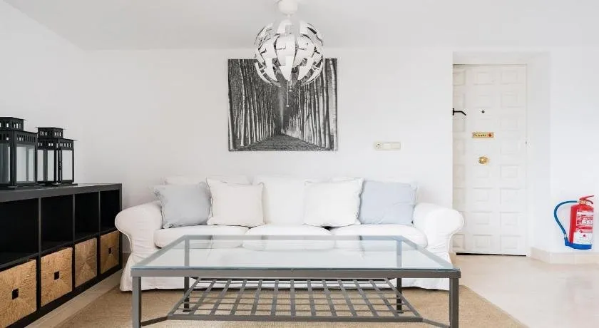 4Mill Euro 700m2 Newly renovated Mansion with huge garden and large heated pool - Image 1