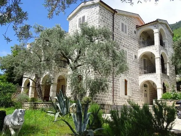 Villa Milan - Image 1