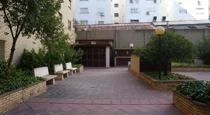 Apartamento en C/ Genoveva Torres Morales - Image 1