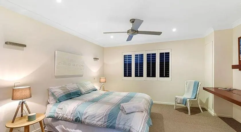 Gold Coast Beachfront Mansion - Image 1