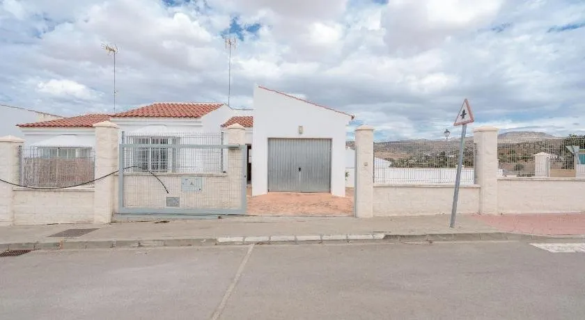 Chalet urbanizacion mirador del torcal - Image 1