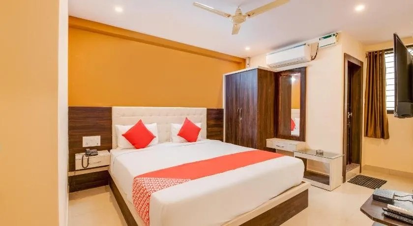 Sai Luxuria by OYO Rooms - Image 1