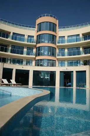 Akvamarin Apart-Hotel - Image 1