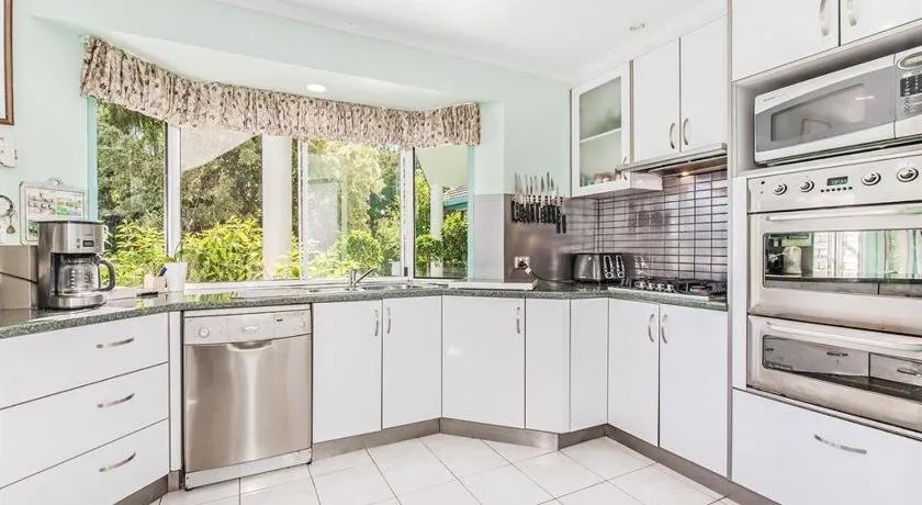 Noosa Hinterland Spectacular Boutique Guesthouse - Image 1