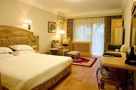 Hongri Business and Resort Hotel Badaguan Qingdao - Image 1