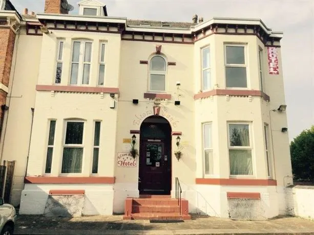 Elton Bank Hotel - Image 1