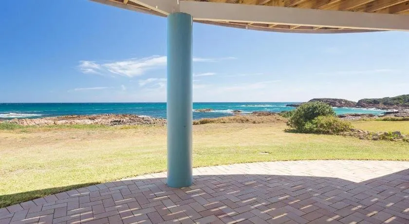 The Whale Watcher', 1/6 Birubi Lane - waterfront unit with stunning views, level access - Image 1