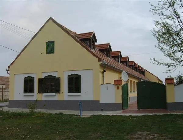 RE-CREATIVITY GUEST HOUSE - Image 1
