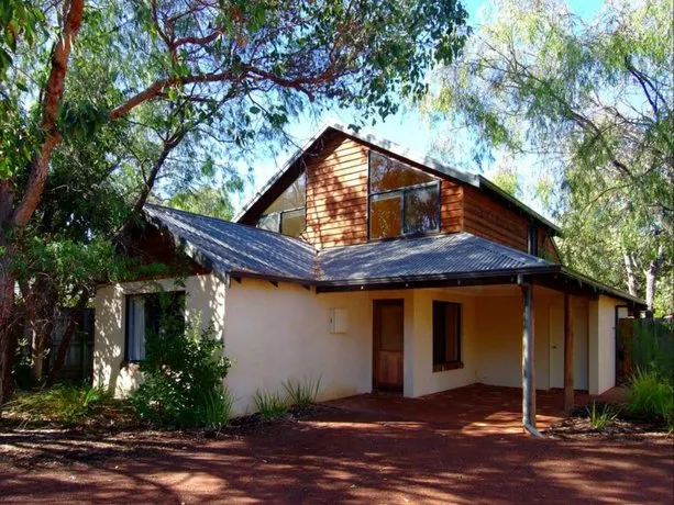 Dunsborough Holiday Homes - 1/28 Alanta Elbow - Image 1