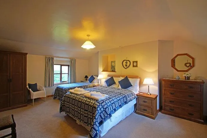 Hendre - Image 1