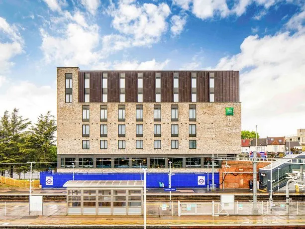 ibis Styles London Seven Kings - Image 1