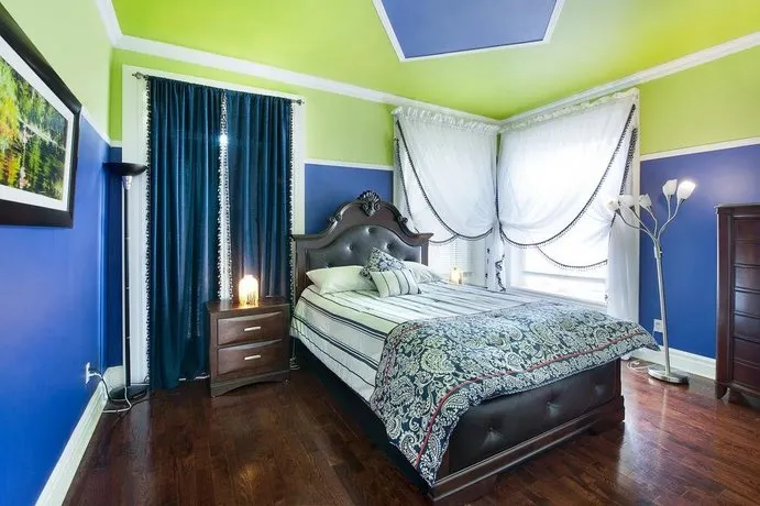 Montreal Chateau - Image 1