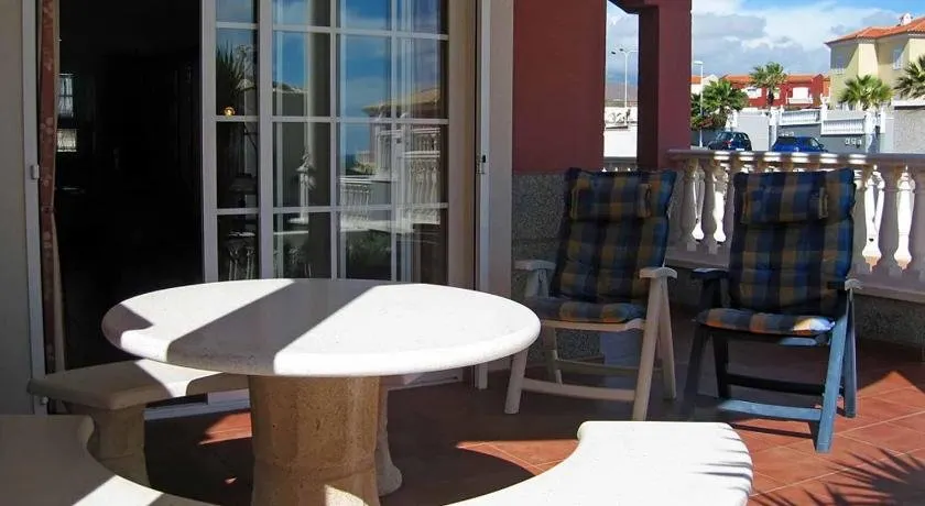 LAS DUNAS, Pretty 2 bedroom villa, ocean views, pool and WiFi - Image 1