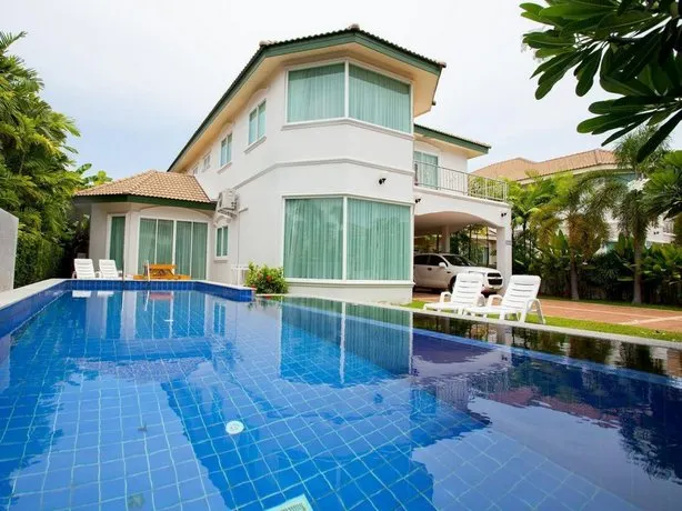 Wonderland Pool Villa - Image 1