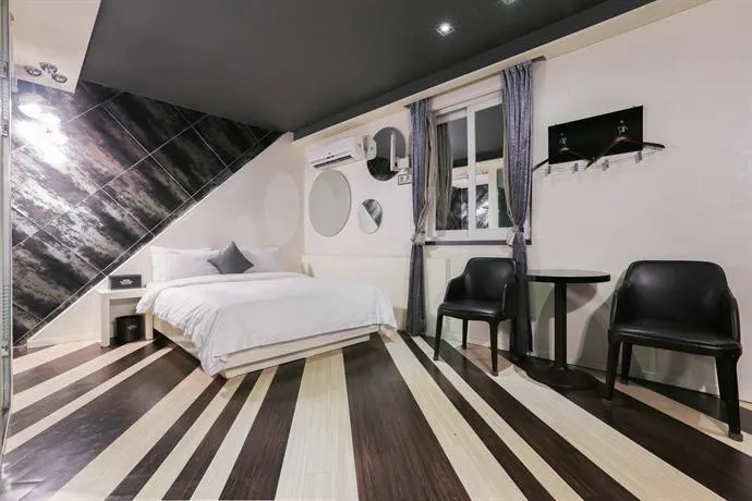 Shangria Hotel - Image 1