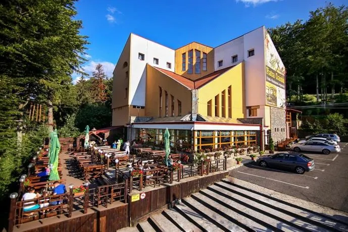 Hotel Piatra Craiului - Image 1