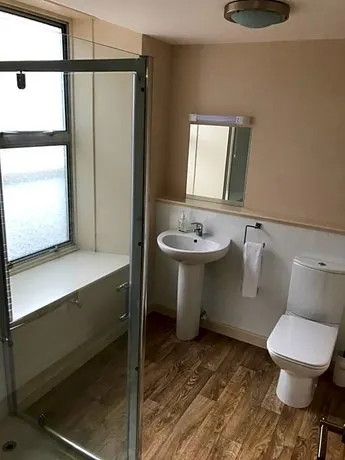 Commercial Hotel - Image 1