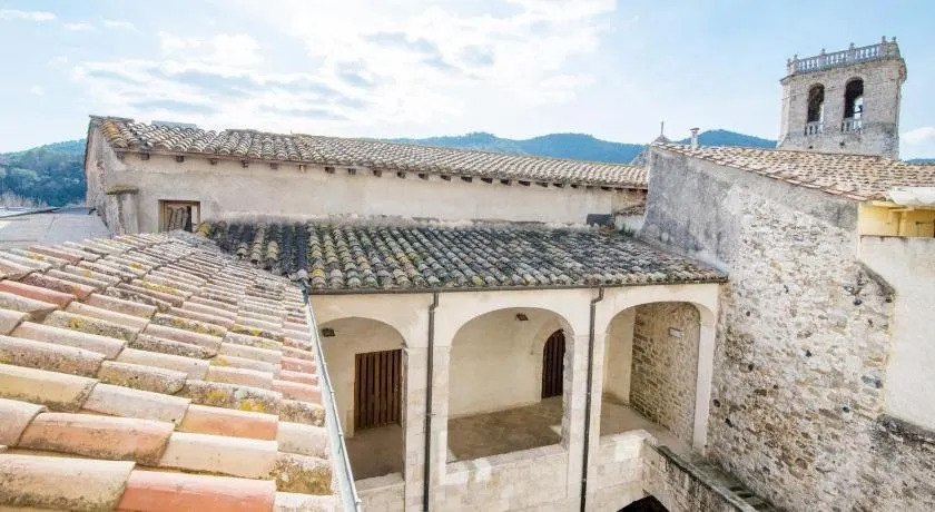 Besalu 21 New stylish apt on Placa Llibertat - Image 1