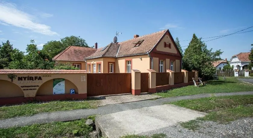 Nyirfa Apartmanhaz Doeroeske - Image 1