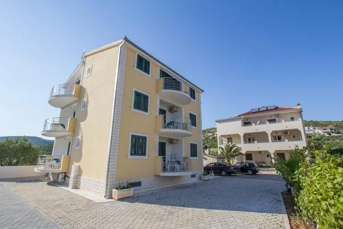 Villa Mateo & Dani - Image 1