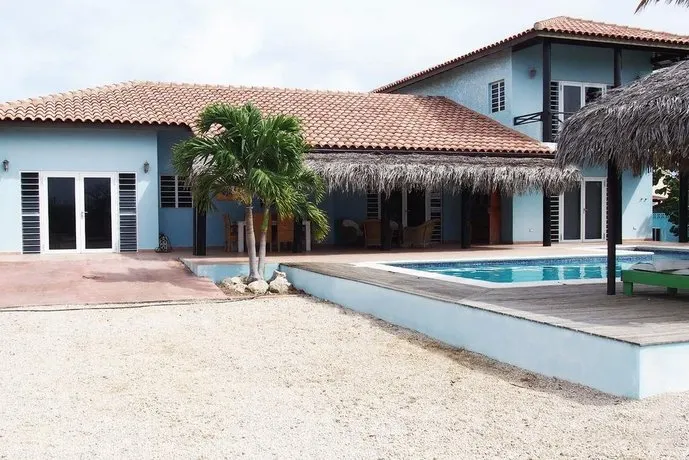 Poolvilla Cool Blue - Image 1