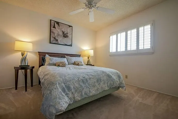 5 Bedroom House In Jacmar Court Las Vegas - Image 1