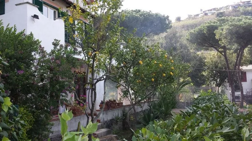 Villa L'Innominata B&B and Holiday Home - Image 1