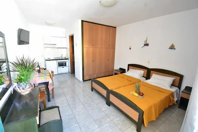 Mike's Rooms - Image 1
