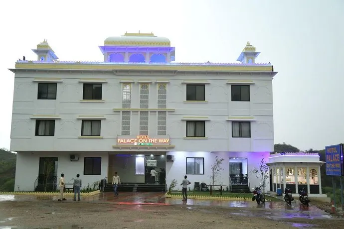 Hotel Palace On The Way - Image 1