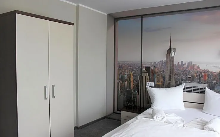 Hotel City - Image 1
