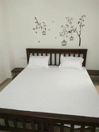 Hotel The Regal Inn - Image 1