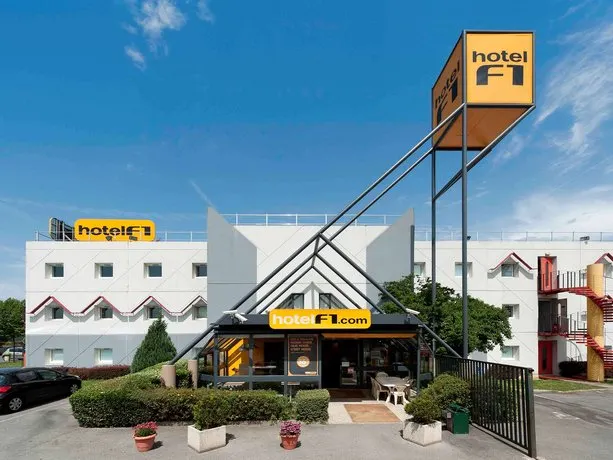 hotelF1 Saint Lo - Image 1
