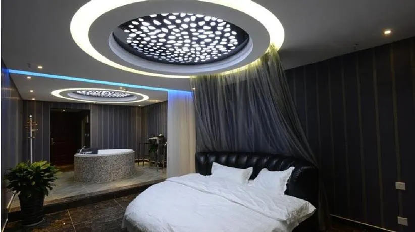 Ye Yu Chen Esports Cinema Hotel (New Railway Station Hengda Huafu Branch) - Image 1
