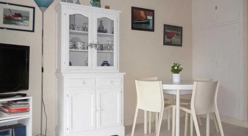 Residence Legenese - Studio COSY avec belle TERRASSE en REZ de JARDIN - 150m PLAGE - Image 1