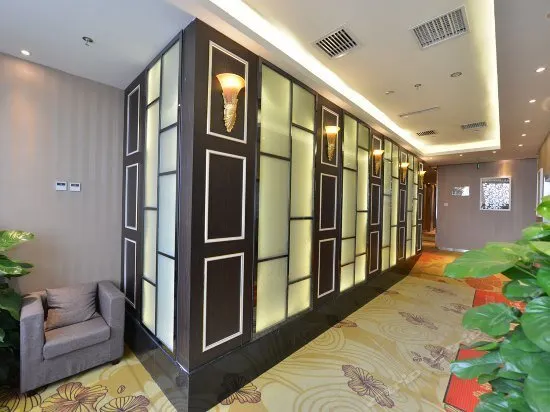 Super 8 Hotel (Beijing South Railway Station, Corner Men West Subway Station) - Image 1