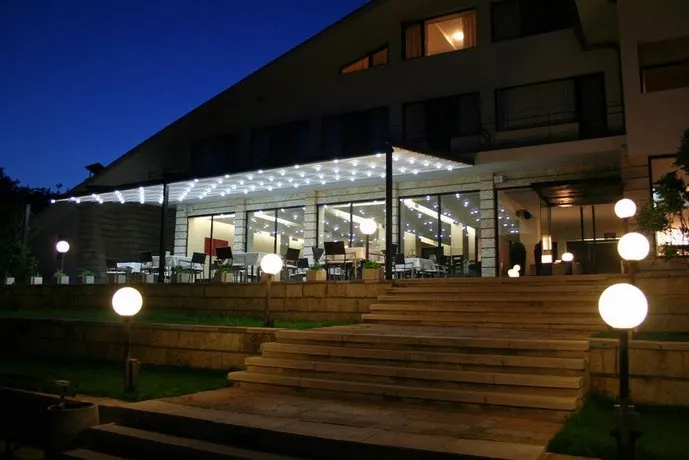 Hotel Paradise - Image 1