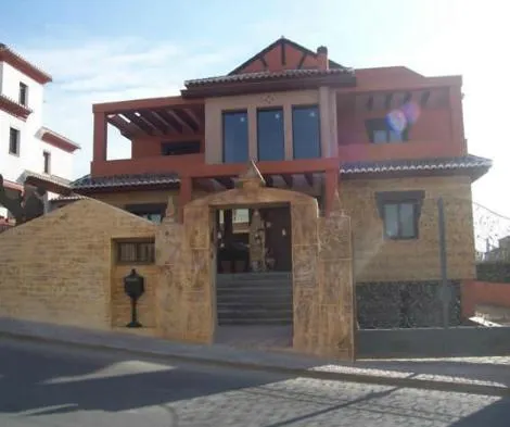 Laurel De La Reina - Image 1