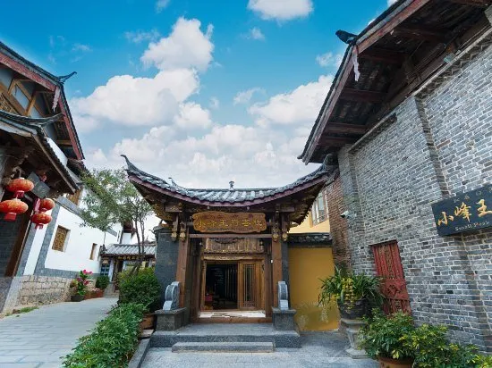 Small Peak Palace Inn - Image 1