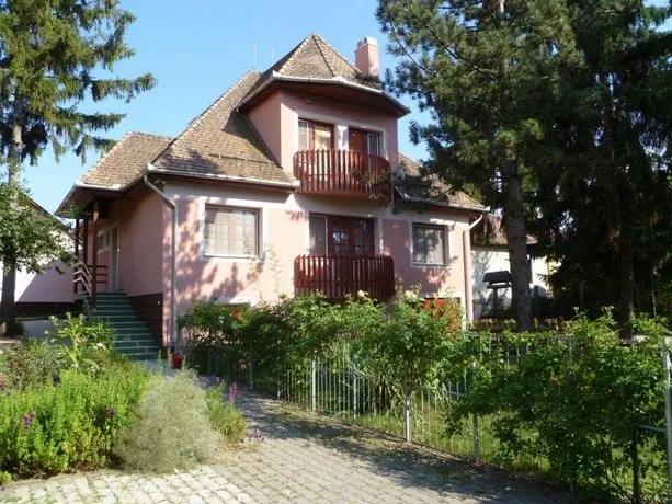 Liget Szallashely - Image 1