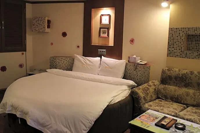 Goodstay With Hotel - Image 1
