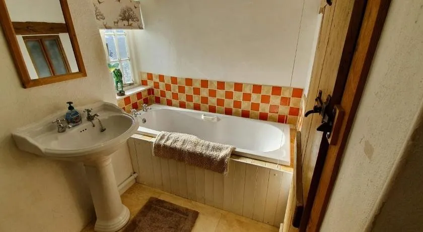 Inglenook Cottage - Image 1