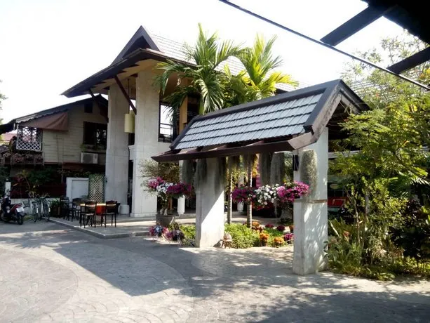 Baanpordee Guesthouse - Image 1