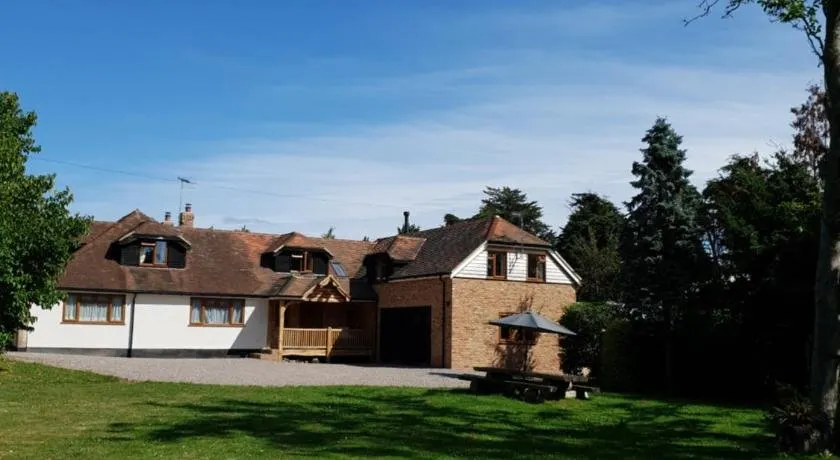 New Bury Cottage near Goodwood - Image 1